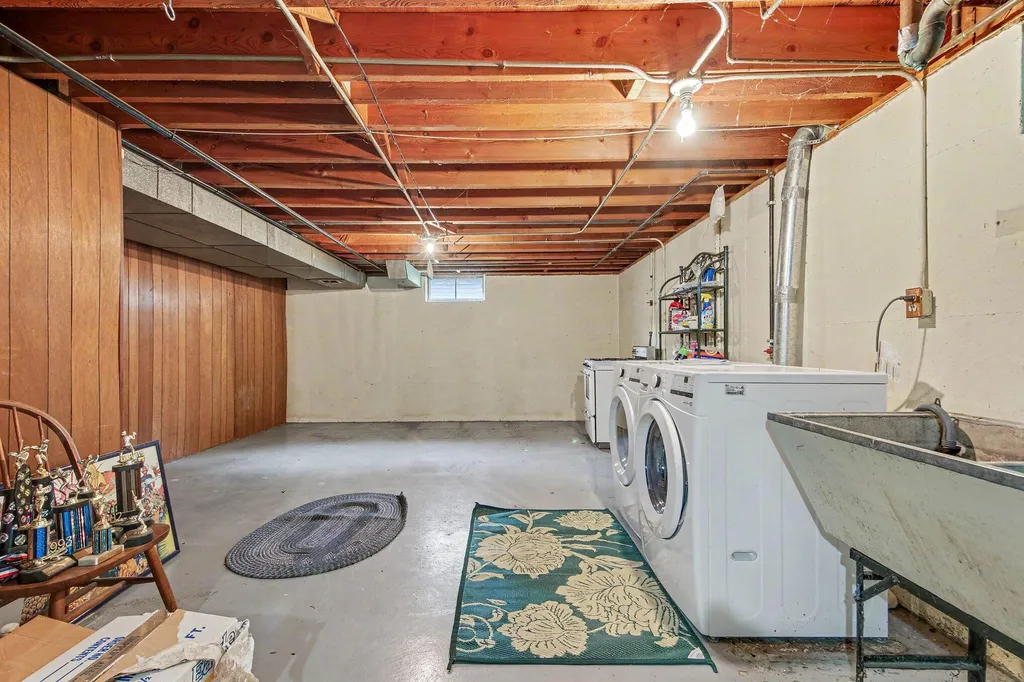 3632 Chamberlain Avenue SE Grand Rapids City MI 49508
