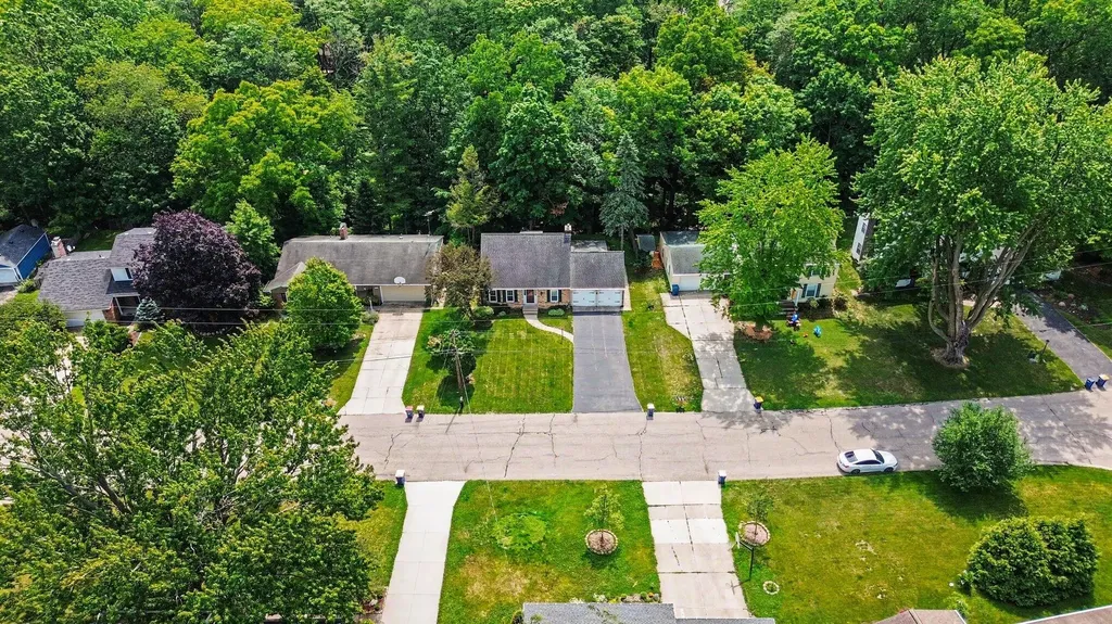 3632 Chamberlain Avenue SE Grand Rapids City MI 49508