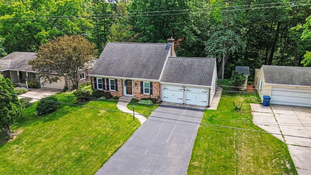 3632 Chamberlain Avenue SE Grand Rapids City MI 49508