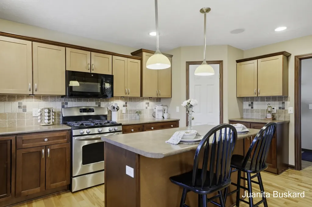 298 Creekside Drive Coopersville City MI 49404