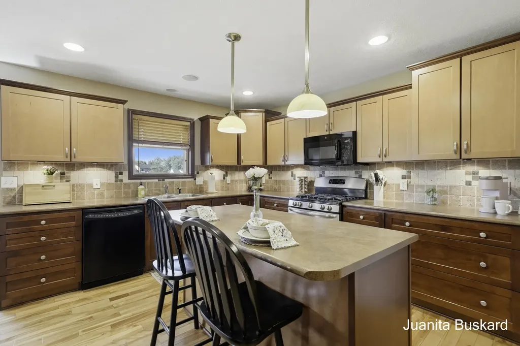 298 Creekside Drive Coopersville City MI 49404