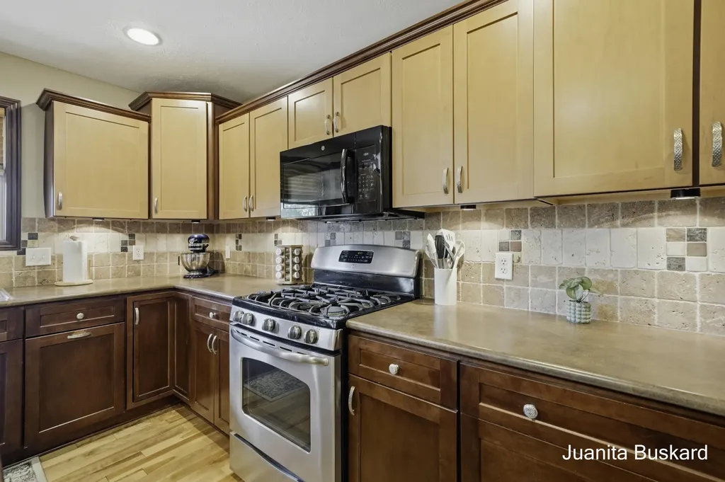 298 Creekside Drive Coopersville City MI 49404