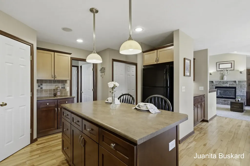 298 Creekside Drive Coopersville City MI 49404