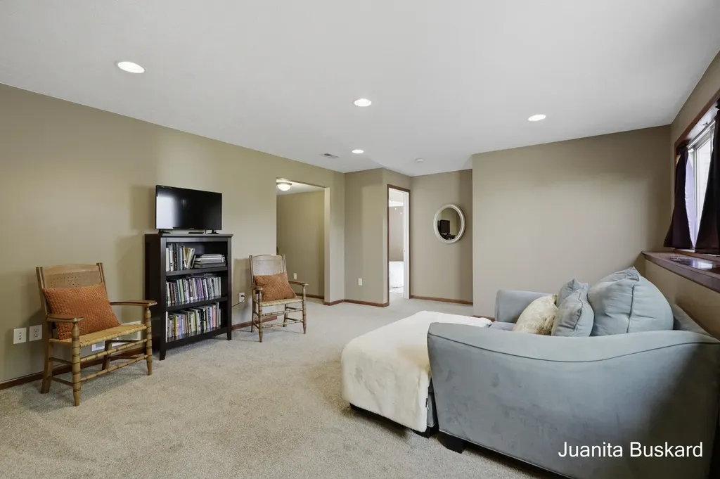 298 Creekside Drive Coopersville City MI 49404