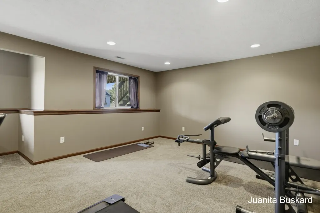 298 Creekside Drive Coopersville City MI 49404