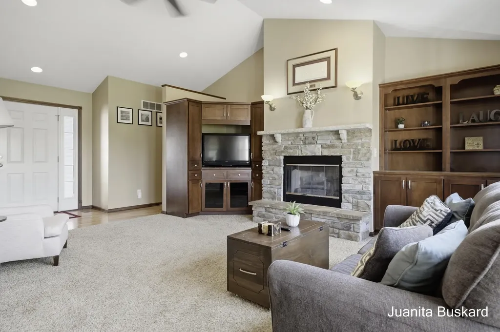 298 Creekside Drive Coopersville City MI 49404