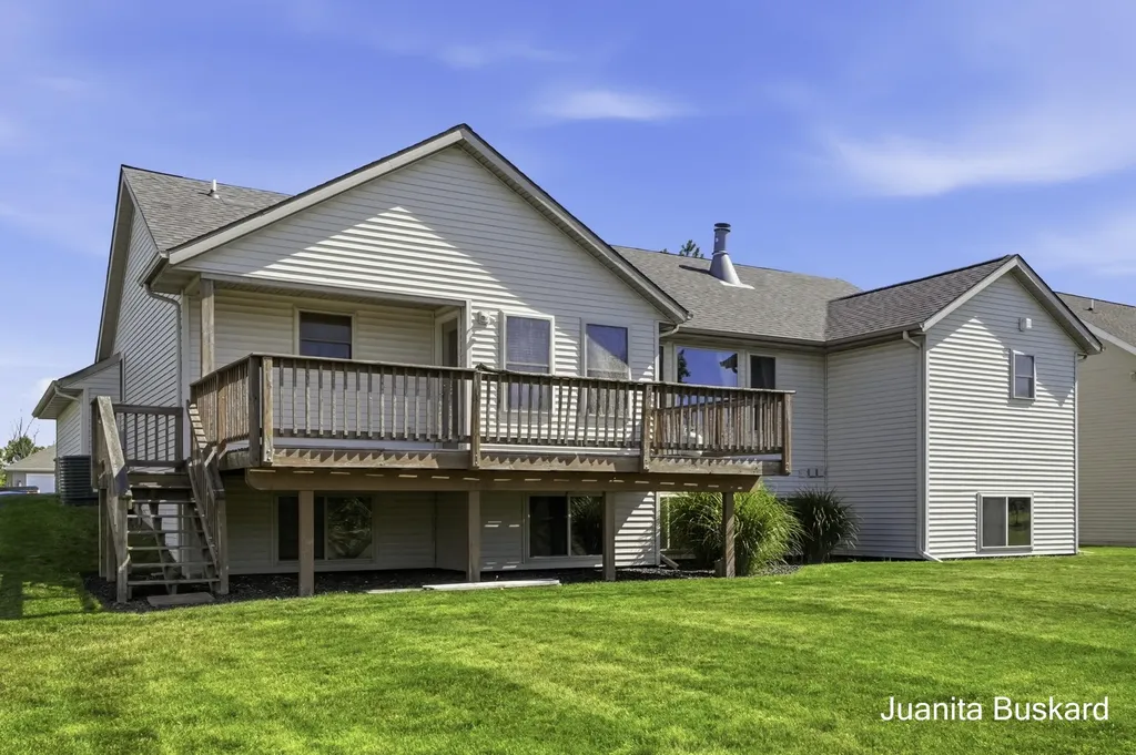 298 Creekside Drive Coopersville City MI 49404
