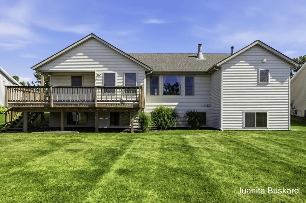 298 Creekside Drive Coopersville City MI 49404