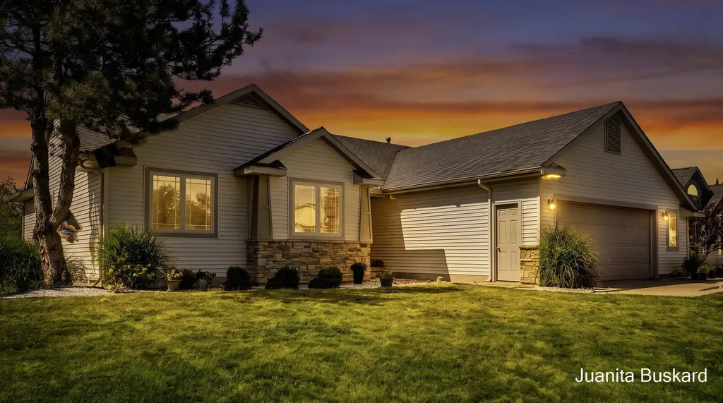 298 Creekside Drive Coopersville City MI 49404