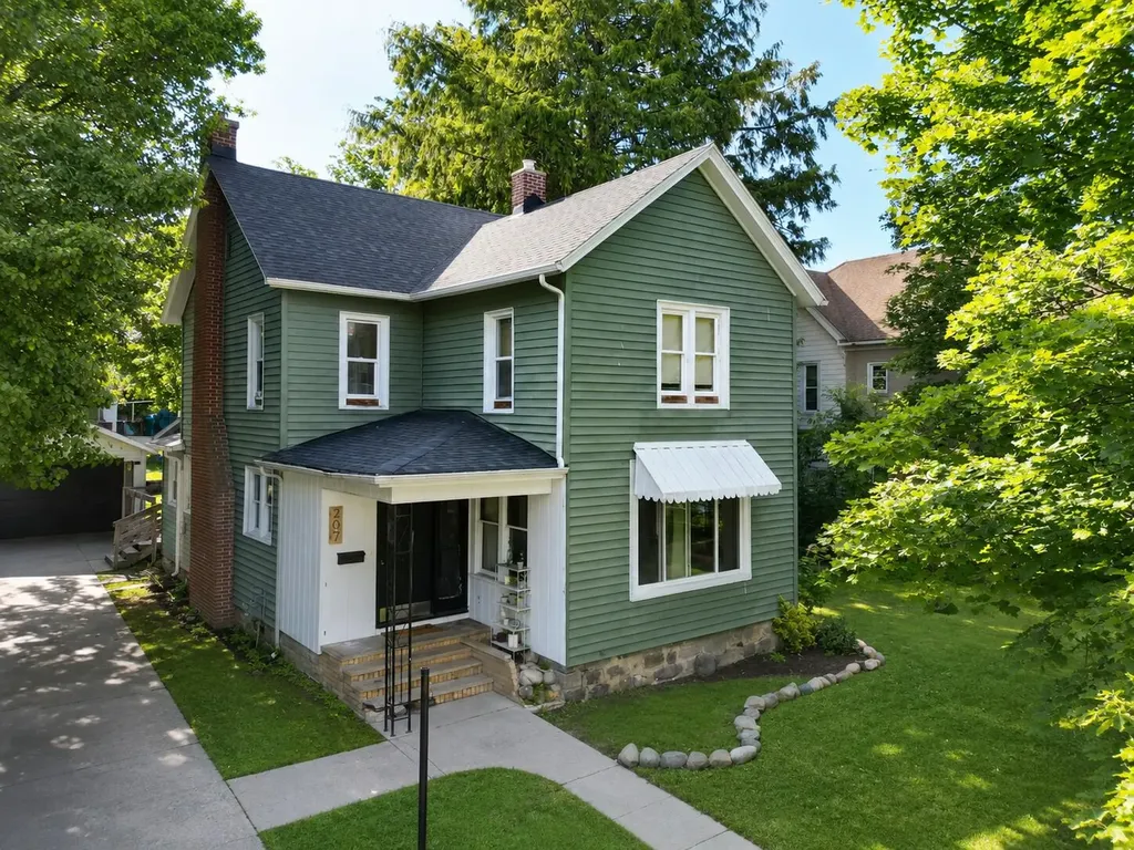 207 S Barry Street Greenville City MI 48838