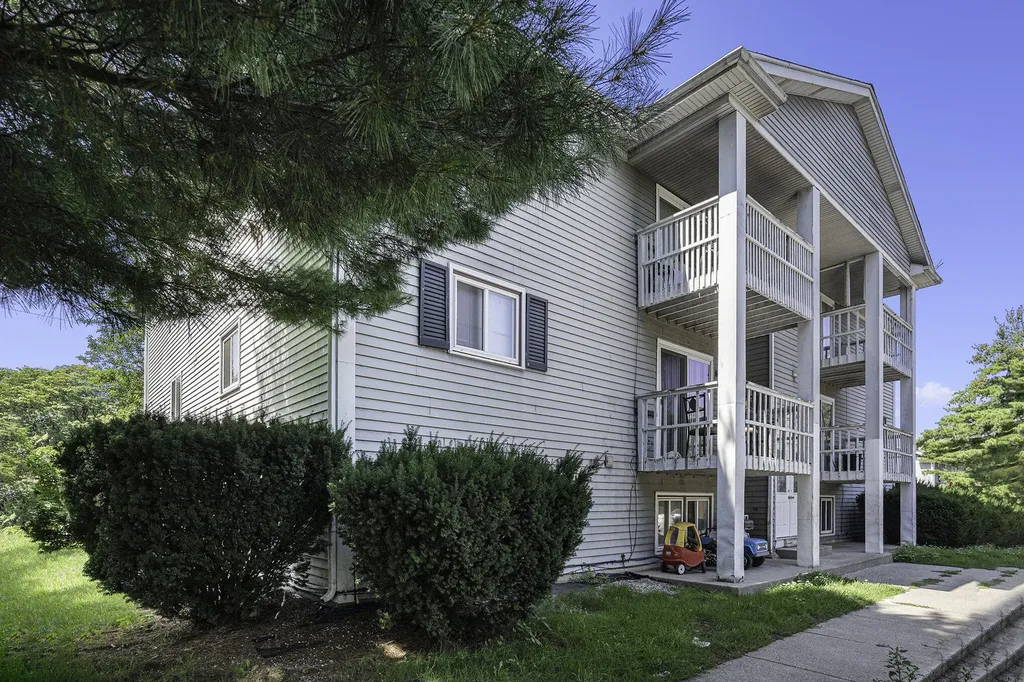 1710 E G Avenue Parchment City MI 49004