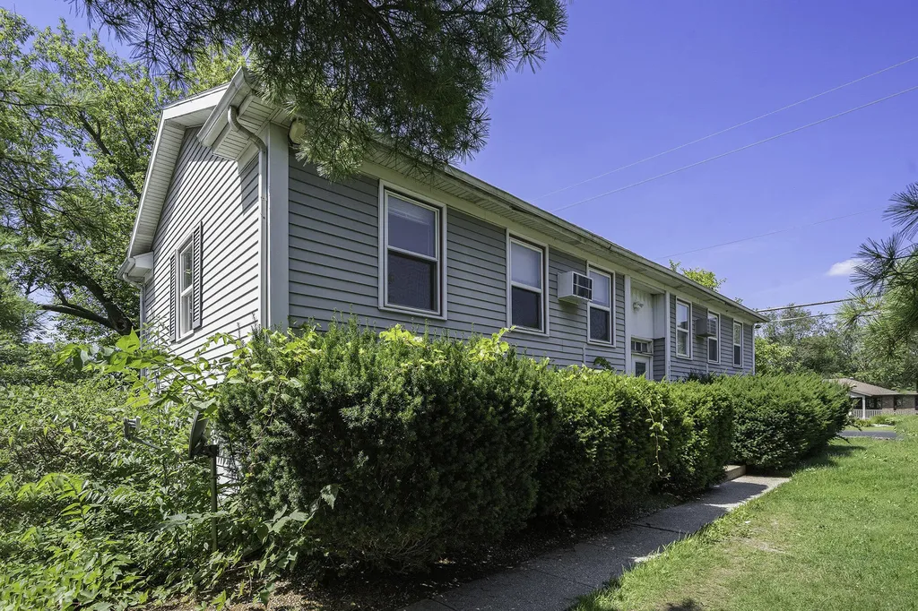 1710 E G Avenue Parchment City MI 49004