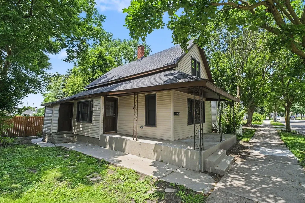 651 Mc Reynolds Avenue NW Grand Rapids City MI 49504