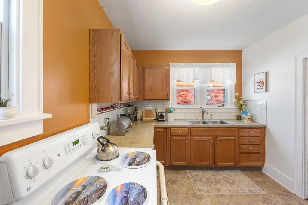909 Slayton Avenue Grand Haven City MI 49417