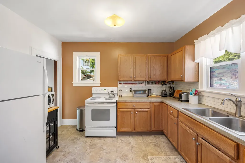 909 Slayton Avenue Grand Haven City MI 49417