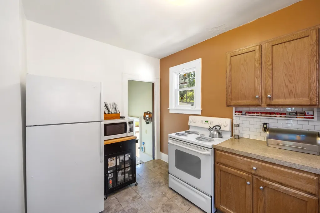 909 Slayton Avenue Grand Haven City MI 49417