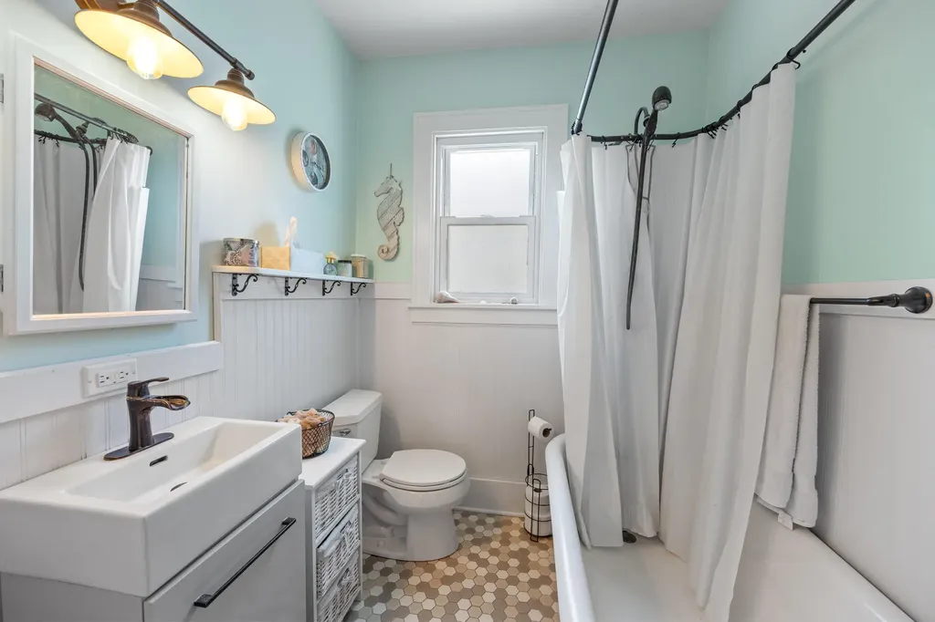 909 Slayton Avenue Grand Haven City MI 49417