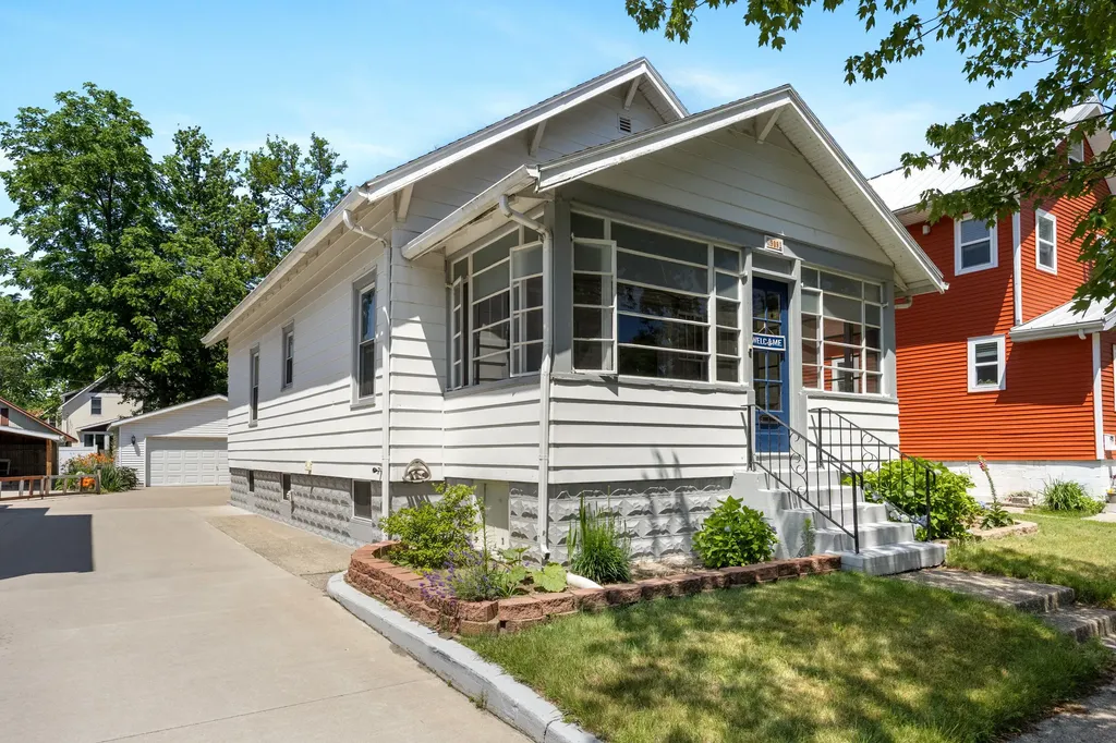909 Slayton Avenue Grand Haven City MI 49417
