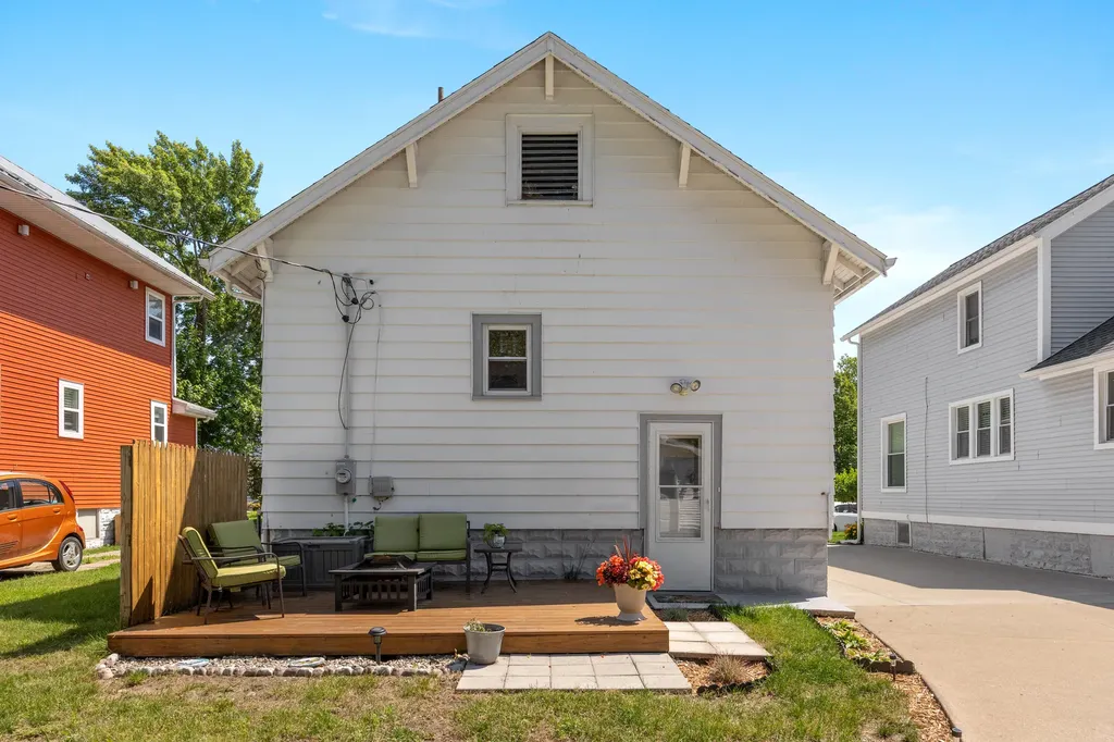 909 Slayton Avenue Grand Haven City MI 49417