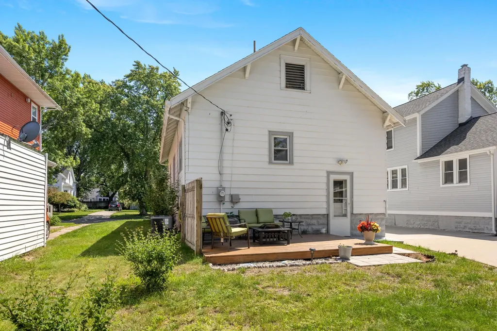 909 Slayton Avenue Grand Haven City MI 49417