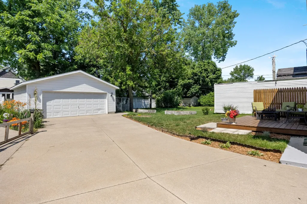 909 Slayton Avenue Grand Haven City MI 49417