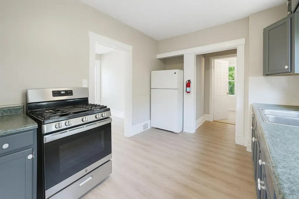 1517 James Street Kalamazoo City MI 49001
