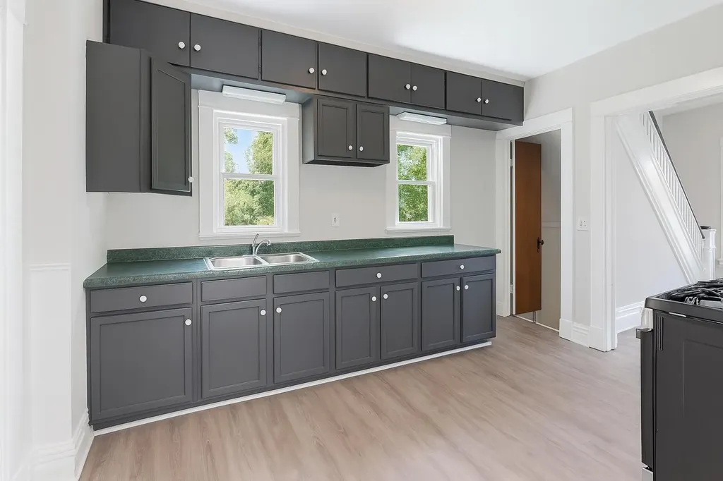 1517 James Street Kalamazoo City MI 49001
