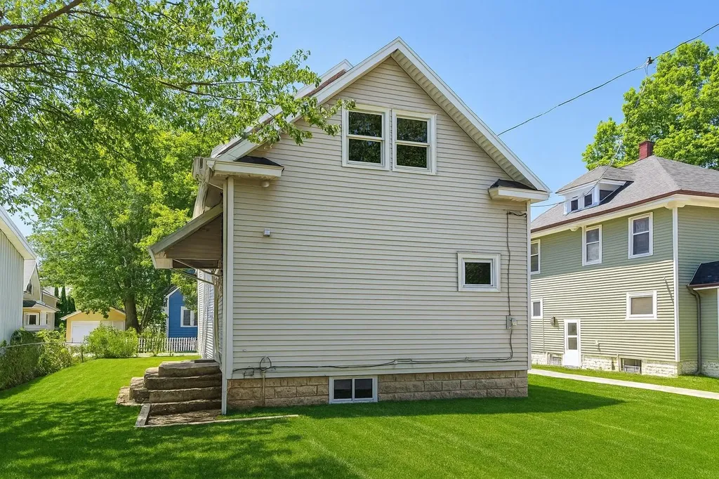 1517 James Street Kalamazoo City MI 49001