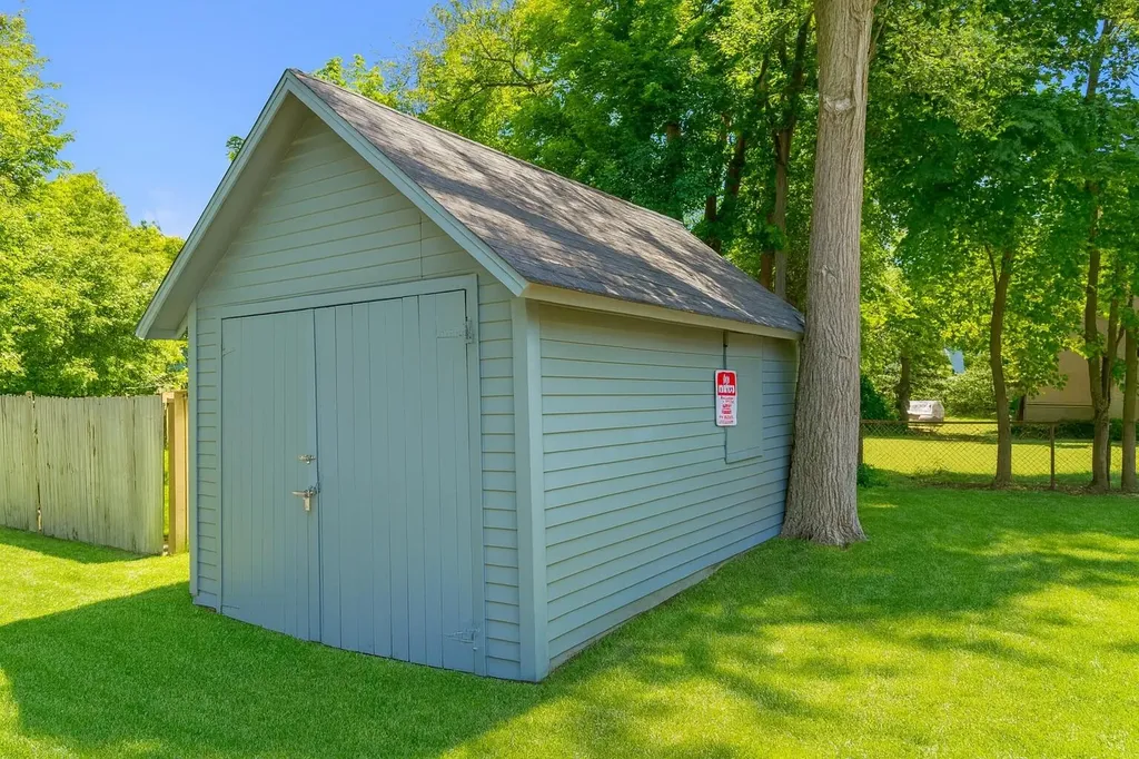 1517 James Street Kalamazoo City MI 49001