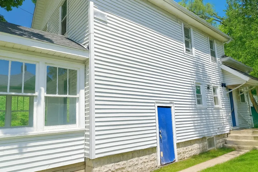 1517 James Street Kalamazoo City MI 49001