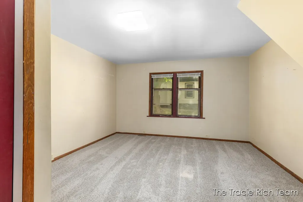 227 E Division Street NE Rockford City MI 49341