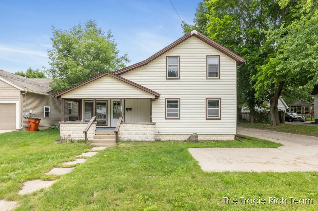 227 E Division Street NE Rockford City MI 49341