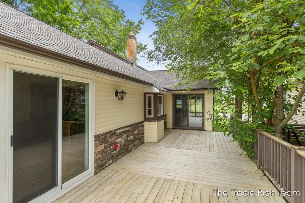 227 E Division Street NE Rockford City MI 49341