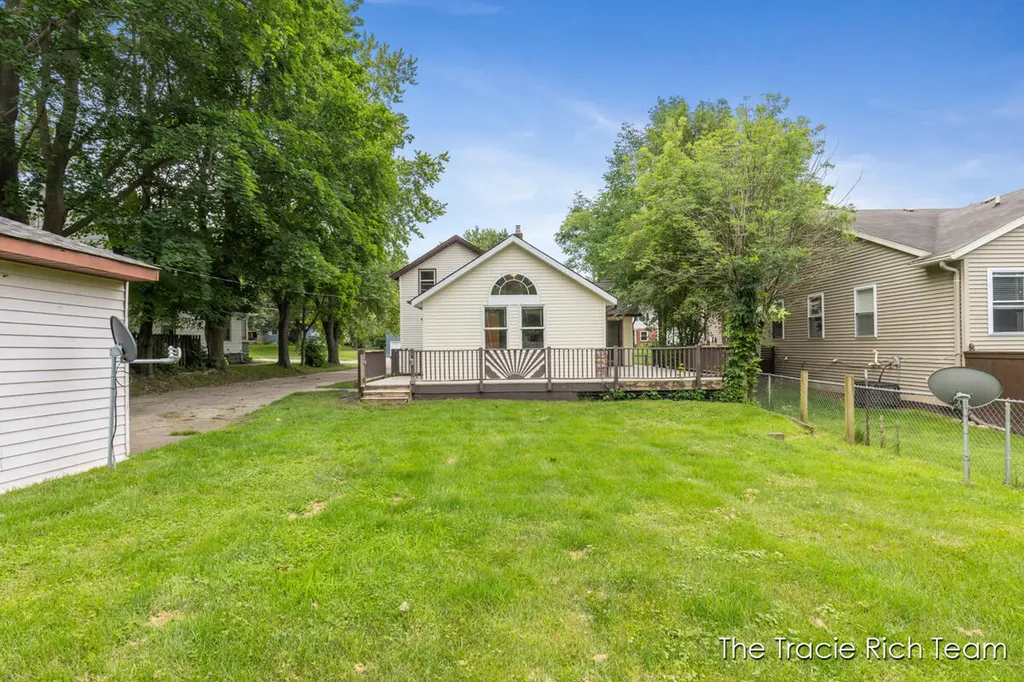 227 E Division Street NE Rockford City MI 49341