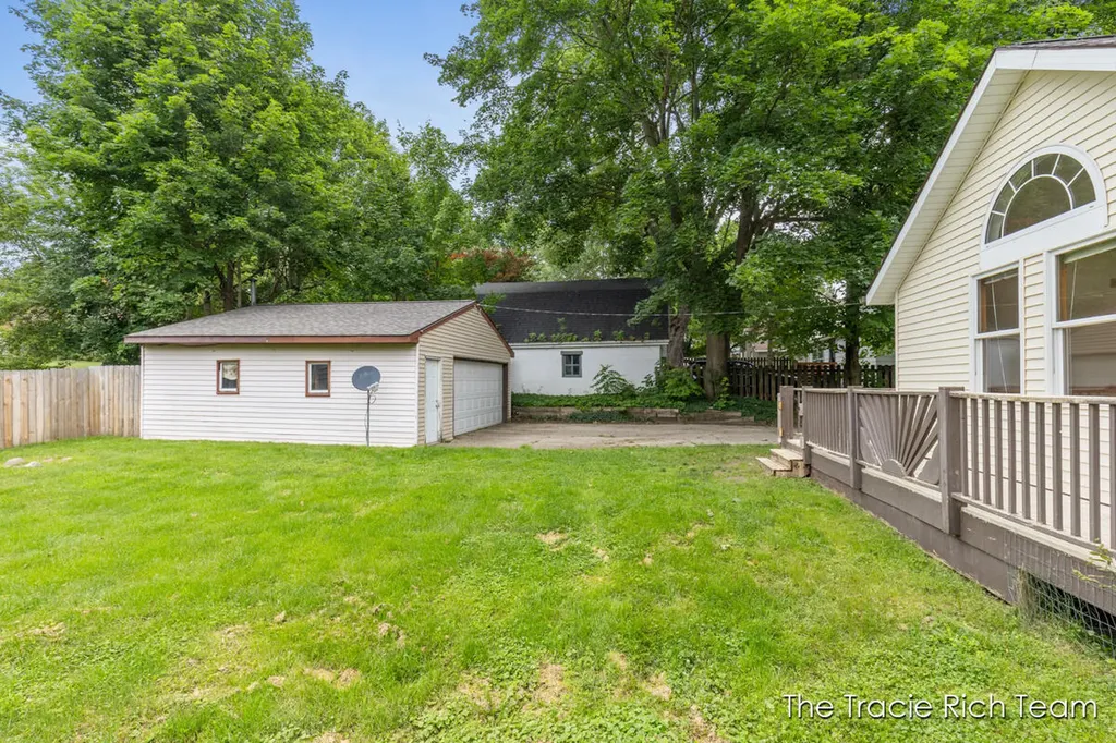 227 E Division Street NE Rockford City MI 49341
