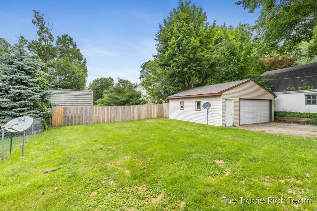 227 E Division Street NE Rockford City MI 49341