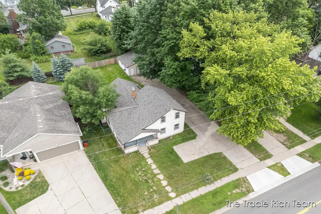 227 E Division Street NE Rockford City MI 49341