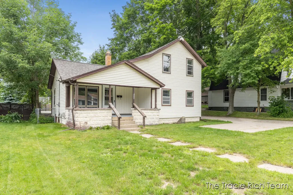227 E Division Street NE Rockford City MI 49341