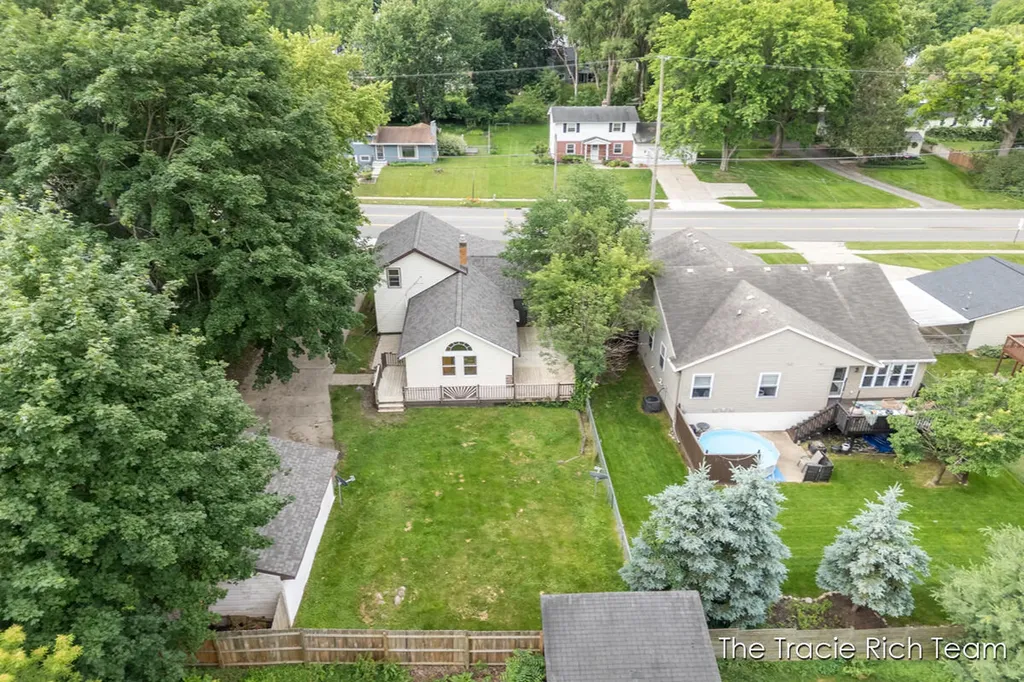 227 E Division Street NE Rockford City MI 49341