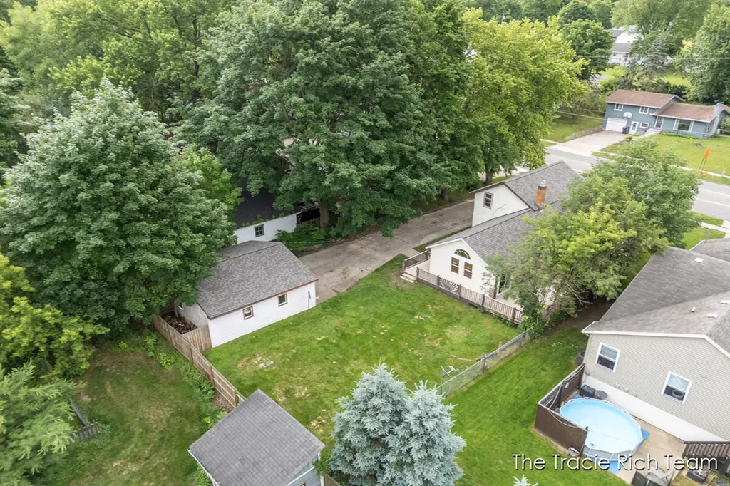 227 E Division Street NE Rockford City MI 49341