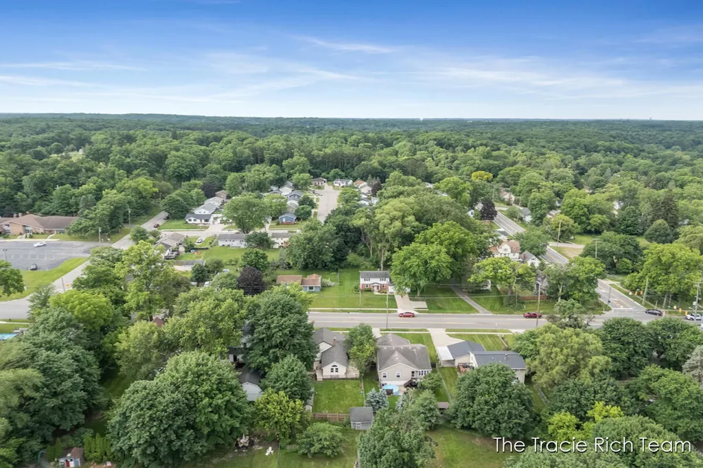 227 E Division Street NE Rockford City MI 49341