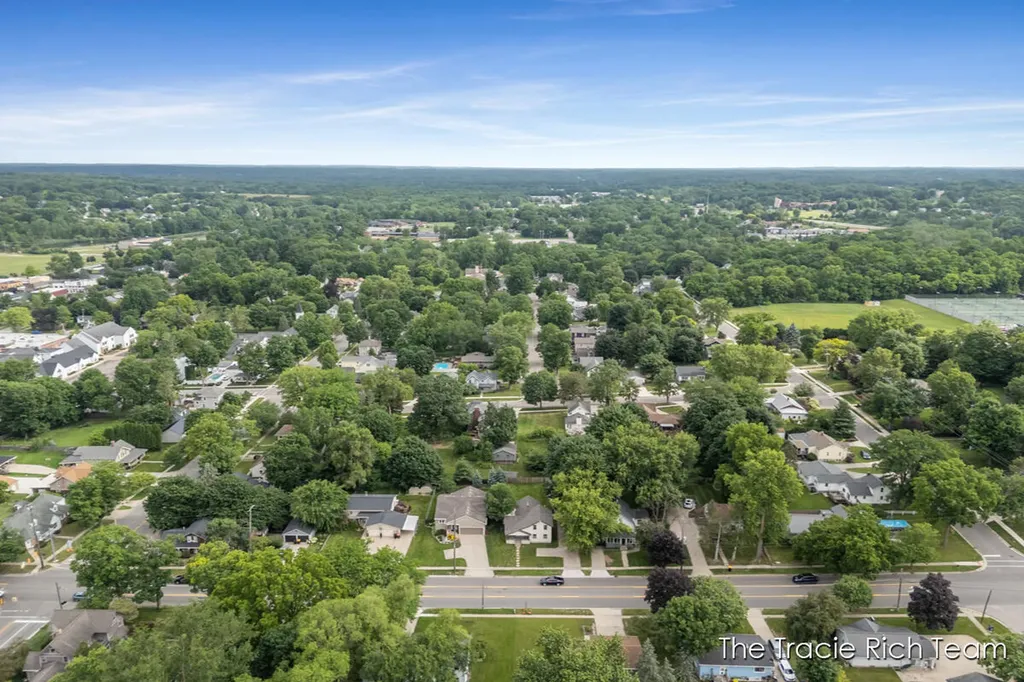 227 E Division Street NE Rockford City MI 49341