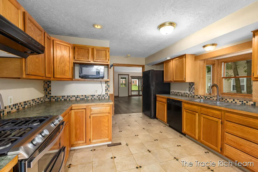 227 E Division Street NE Rockford City MI 49341
