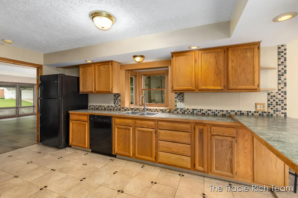 227 E Division Street NE Rockford City MI 49341