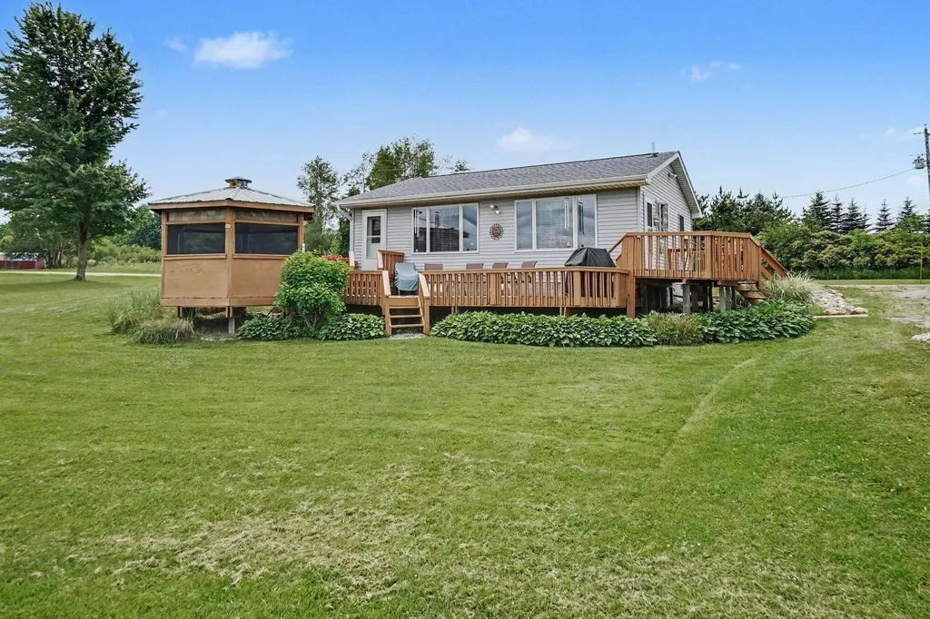 3452 W Lake Drive Orient Township MI 49679