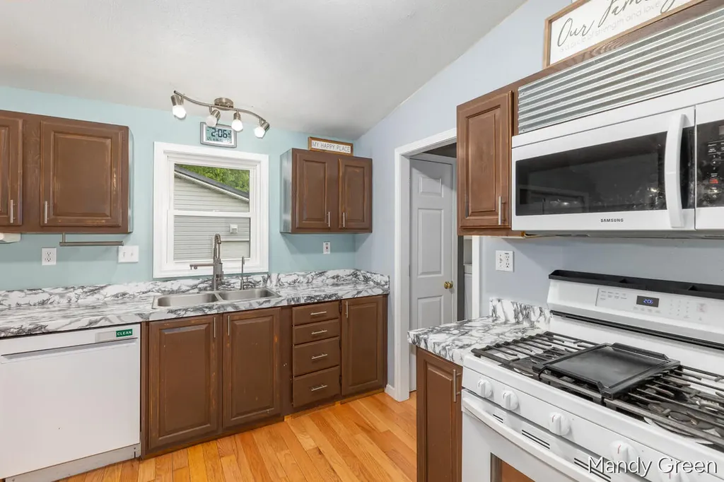 518 N Williams Street Carson City City MI 48811