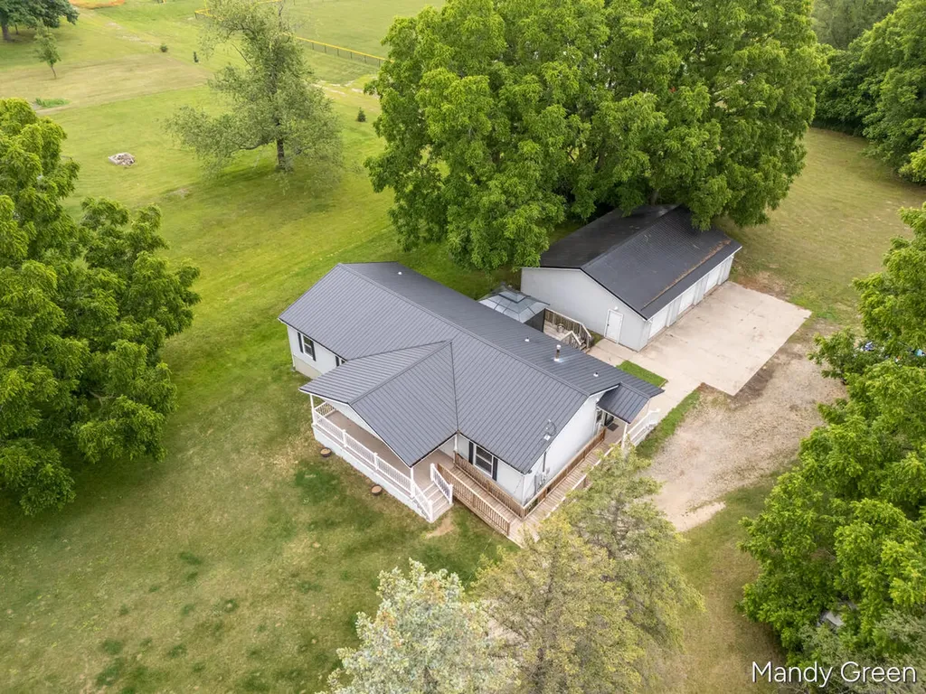 518 N Williams Street Carson City City MI 48811