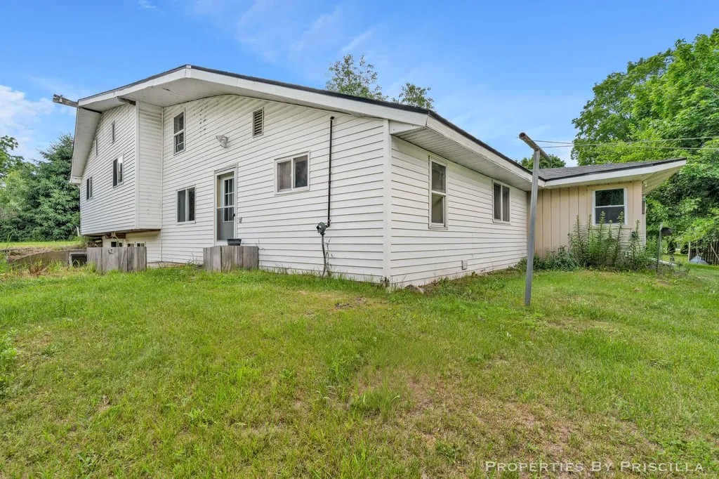 16134 Peach Ridge Avenue NW Tyrone Township MI 49330
