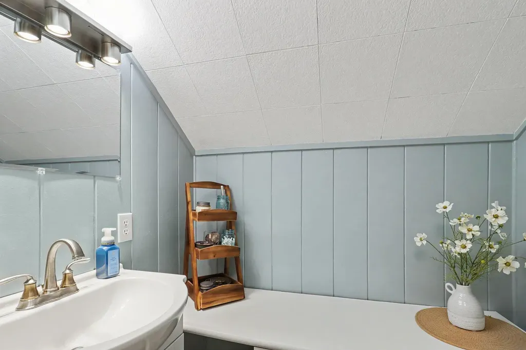 1055 Kelsey Street NE Grand Rapids City MI 49505