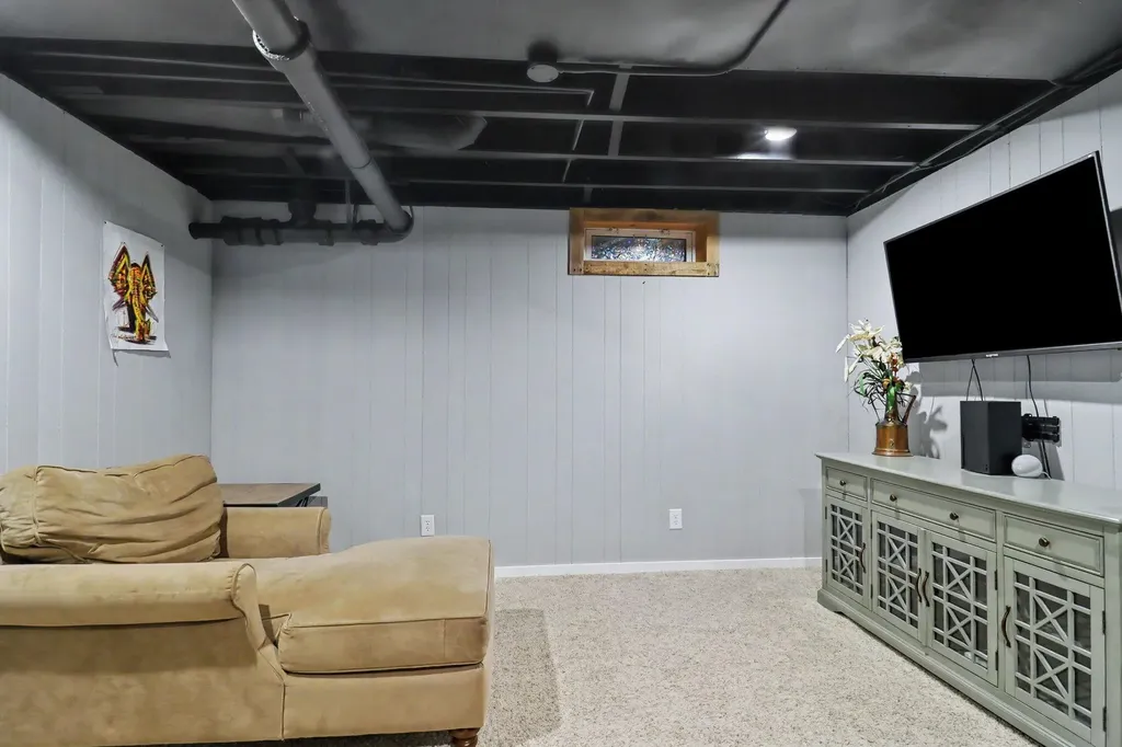 1055 Kelsey Street NE Grand Rapids City MI 49505